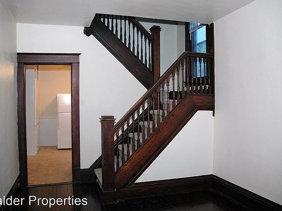 3rd image of 141 Fuller Ave SE