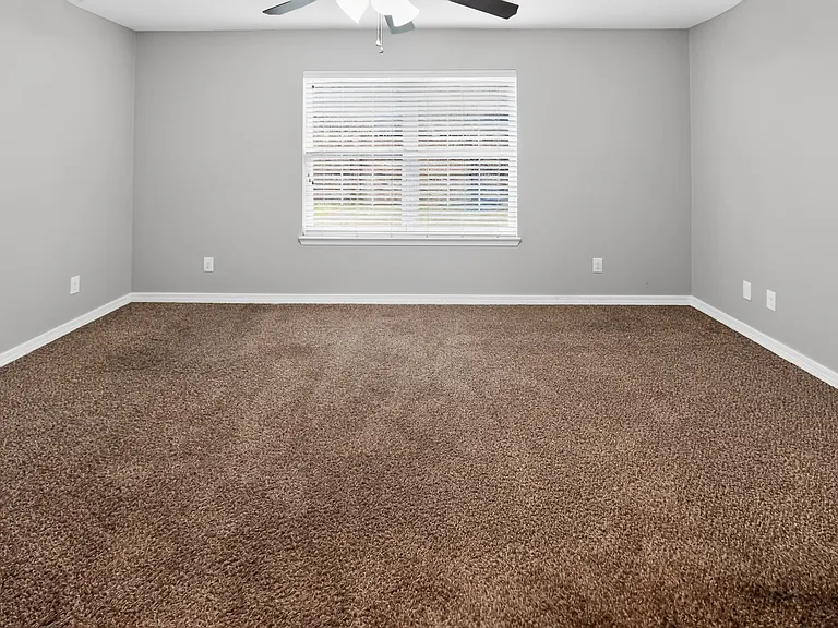 451 Eisenhower Dr — Photo 17