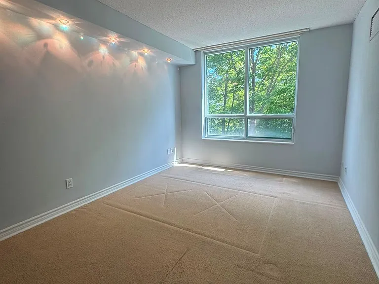 61 Town Centre Ct #711 — Photo 10