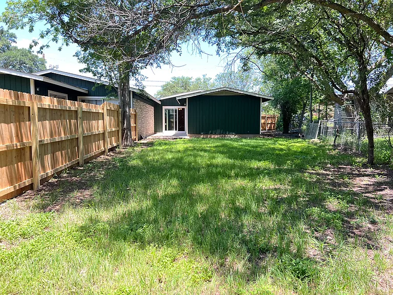 2305 Western Trails Blvd #A — Photo 14