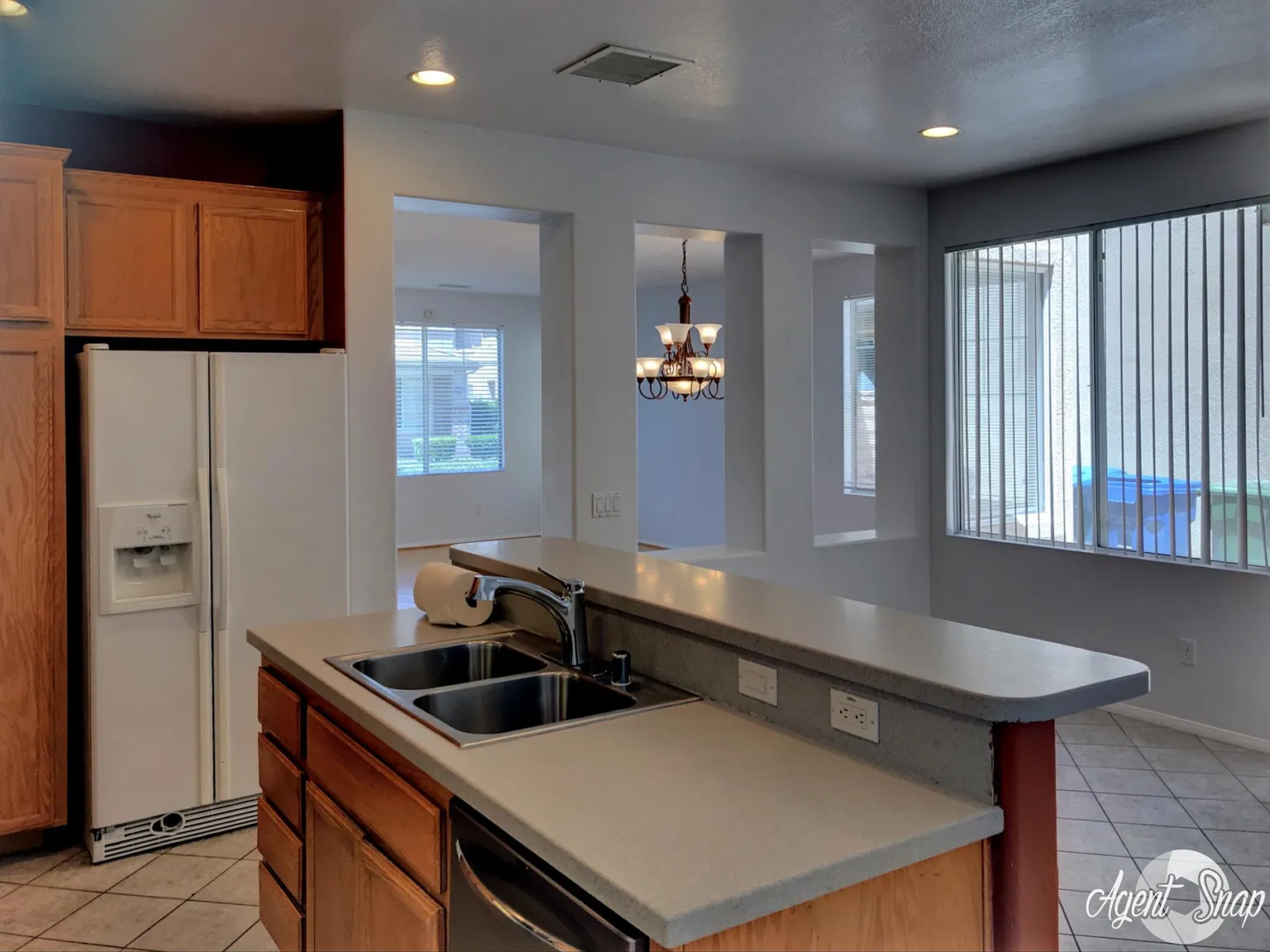 4 bed, 2023 sqft, $3,995 — Photo 4