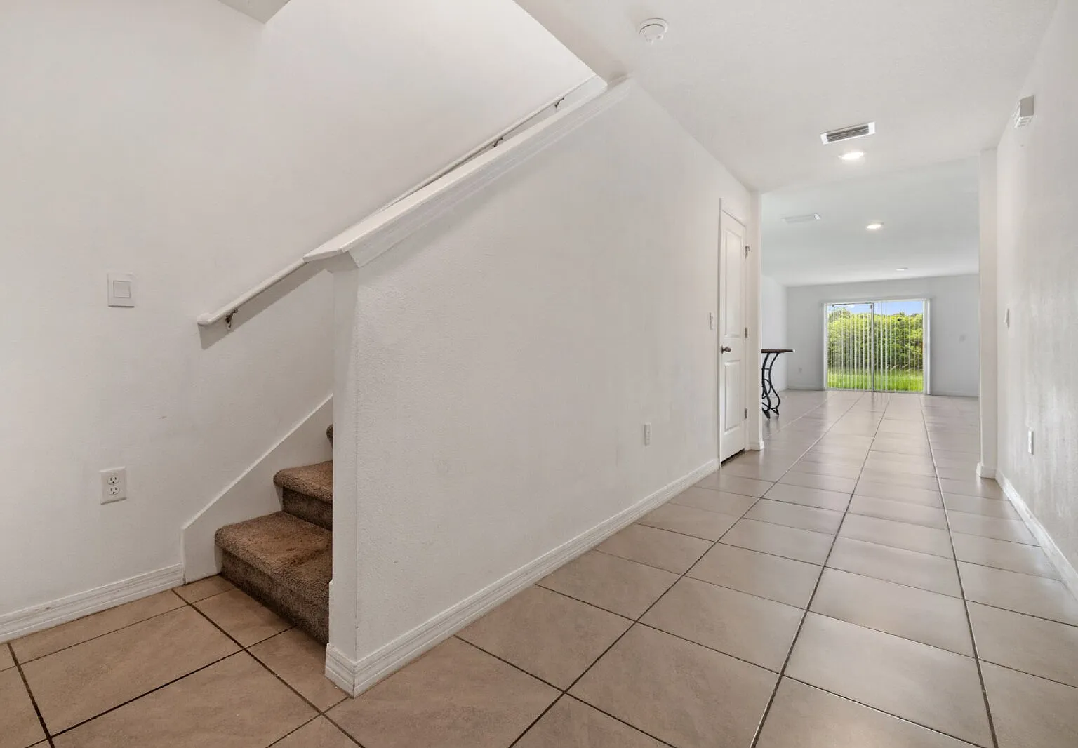 5 bed, 3.0 bath, 2447 sqft, $2,745 — Photo 3