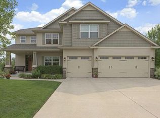826 S Windmill Crk, Waconia, MN 55387