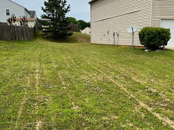 3rd image of 764 Markham Cir