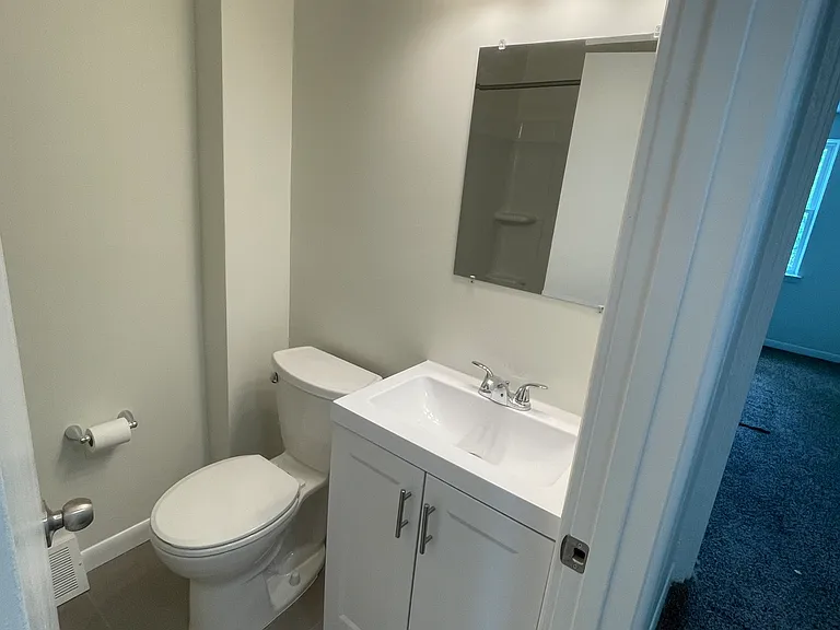 11 S Manor Rd — Photo 4
