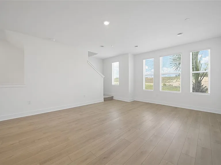 15219 Hamlin Park Dr — Photo 11