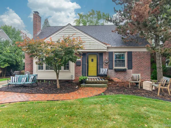 10855 Kingston Ave, Huntington Woods, MI 48070