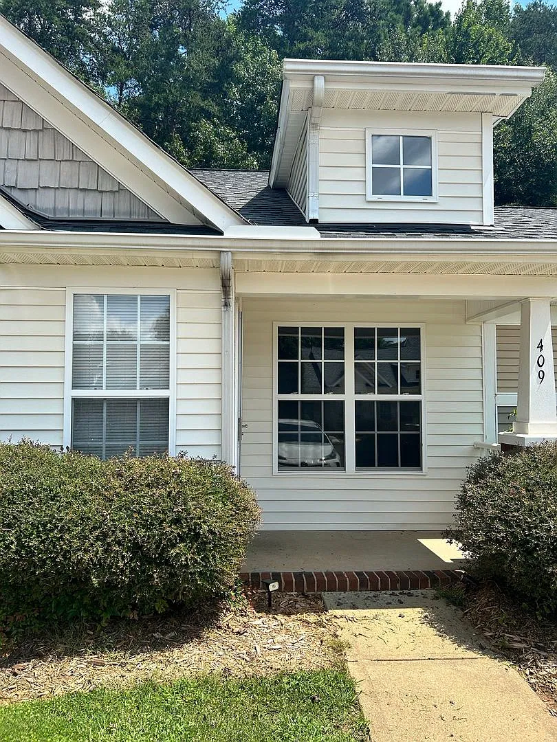 2-Bedroom Townhome In Olde Towne Community Rent Special: 1/2 Off First Month's Rent — Photo 1