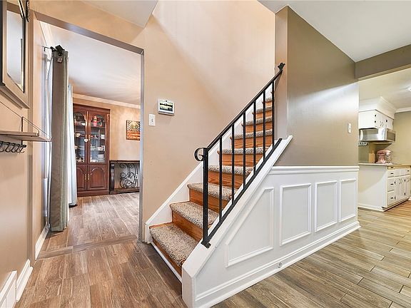 3rd image of 1146 Airedale Dr