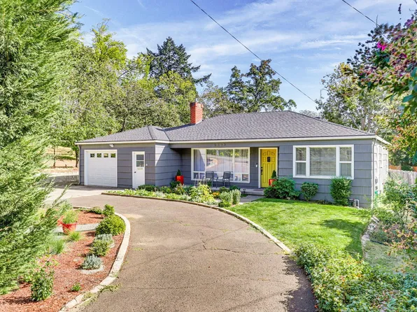 2418 Hillcrest Rd, Medford, OR 97504