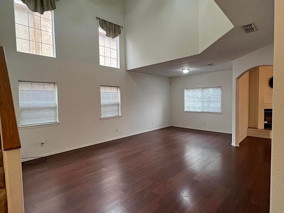 3rd image of 7316 Peregrine Rd NE