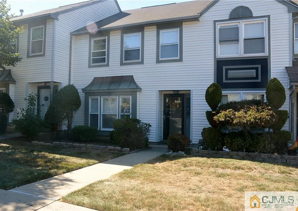 13 Heritage Sq