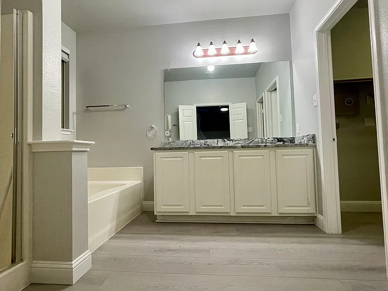 813 Lake Forest Trl — Photo 13