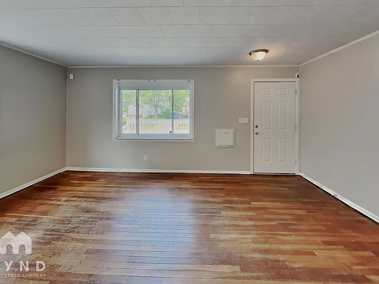 3420 Medina Ave — Photo 3