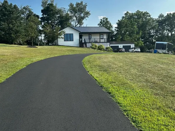 2 Pleasant Dr, Bernville, PA 19506