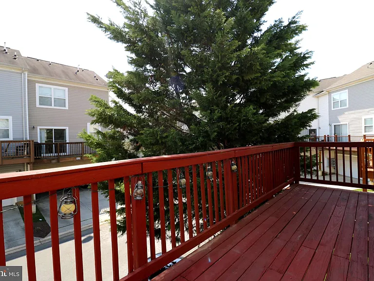 21786 Dragons Green Sq — Photo 20