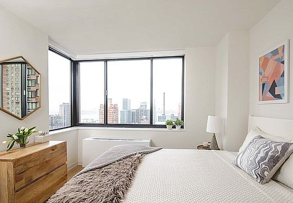 5th image of 1 Columbus Pl APT S29d