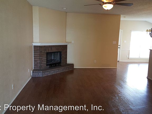 3rd image of 527 N Iola Ave