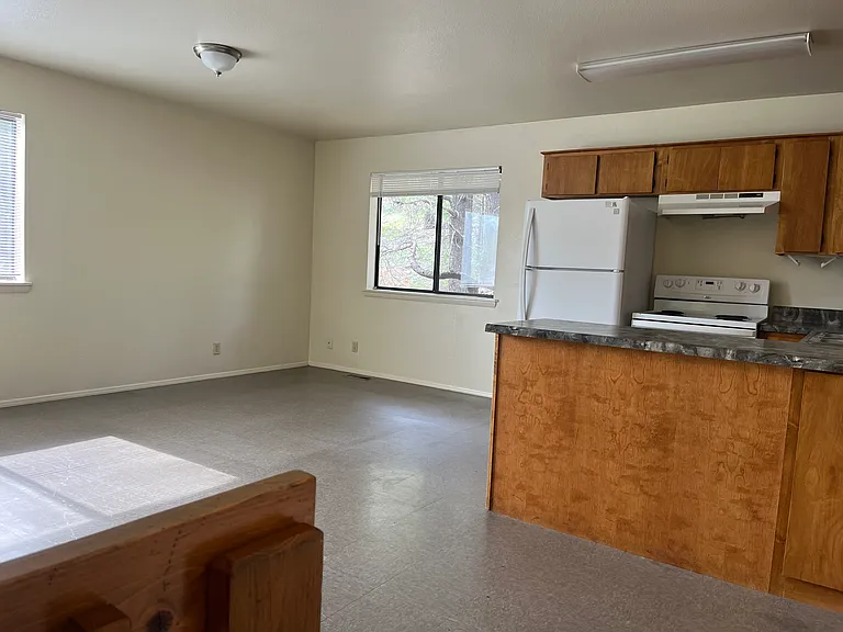 600 E Zuni Dr #1 — Photo 4