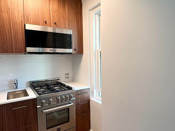 5th image of 299 W 12th St APT 10L