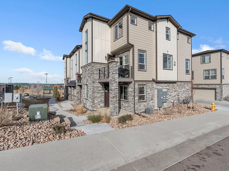 1554 Castle Creek Cir — Photo 2