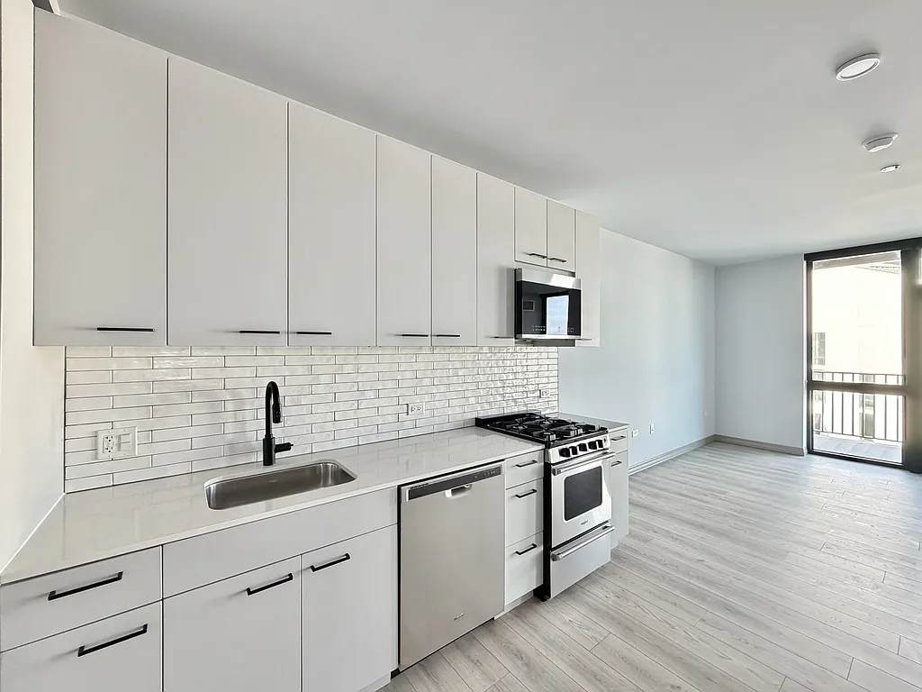 Sensational Studio, 1 Bath at Elston + Webster (Bucktown) — Photo 4