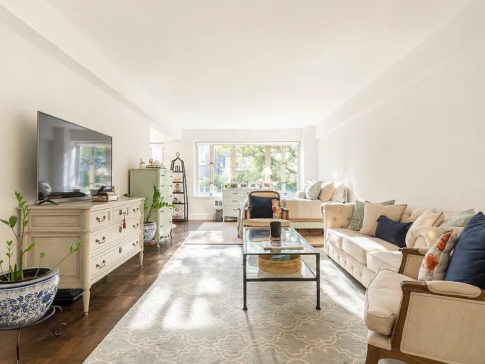 35 E 35th St #8M