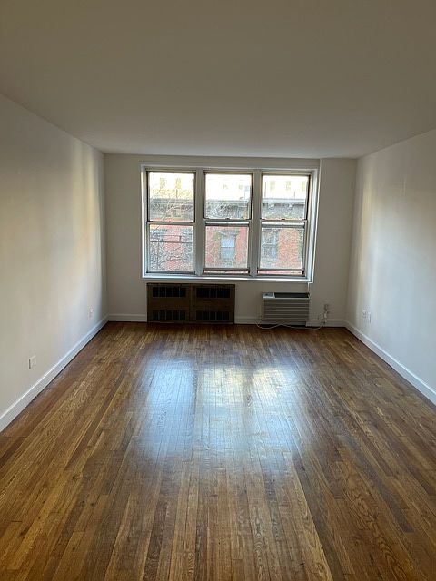 1st image of 320 W 30th St APT 5H