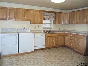 4th image of 17 Shannon Ave