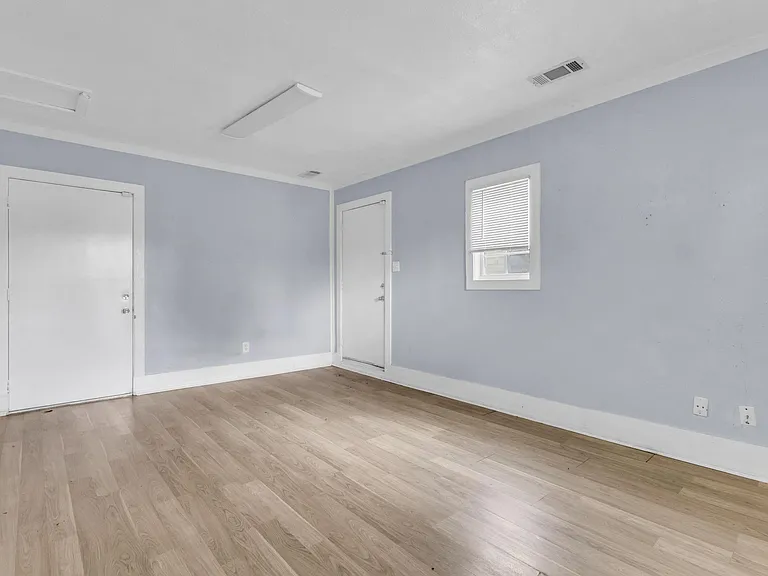 8745 Kimberly Dr — Photo 10