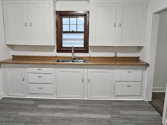 3rd image of 1020 E Indianola Ave