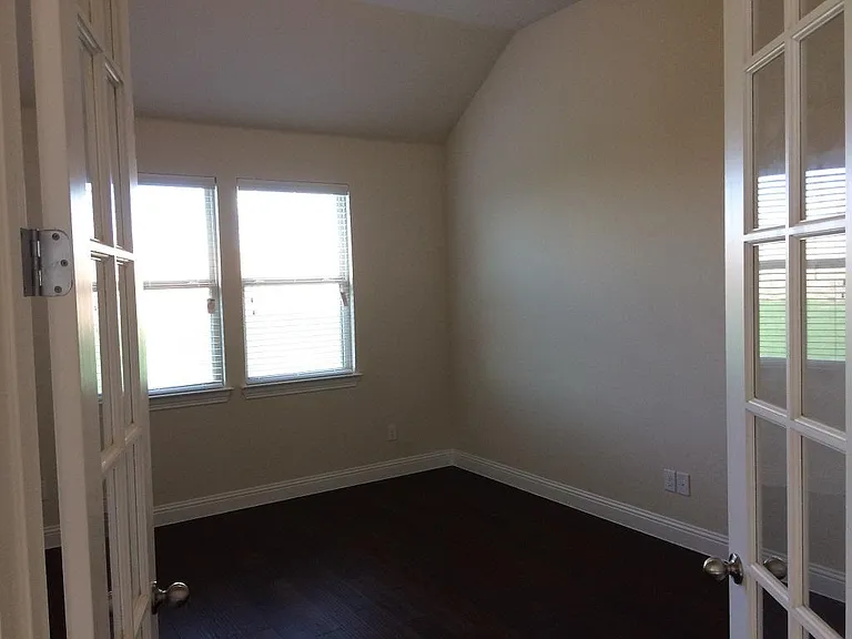 5820 Fremont Dr — Photo 3