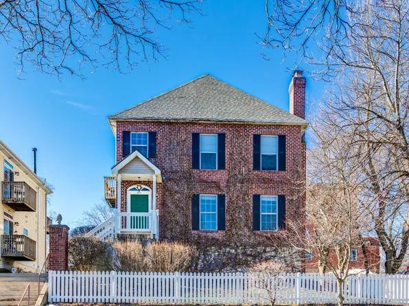 211 S 4th St APT 2, Saint Charles, IL 60174