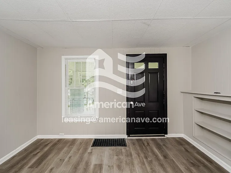 1504598_003_living_room_12865727.jpg