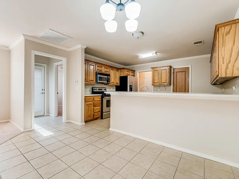 Kitchen & Dining Area