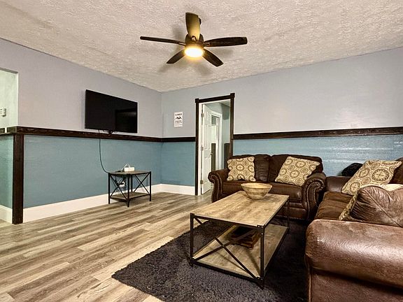 3rd image of 1614 Dogwood St
