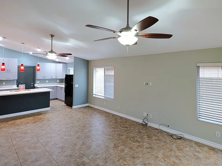 143 S Willow Creek St — Photo 12
