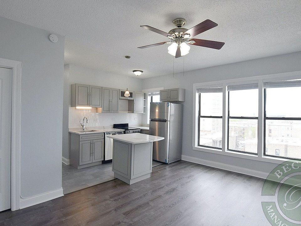 1st image of 4521 N Clarendon Ave #206