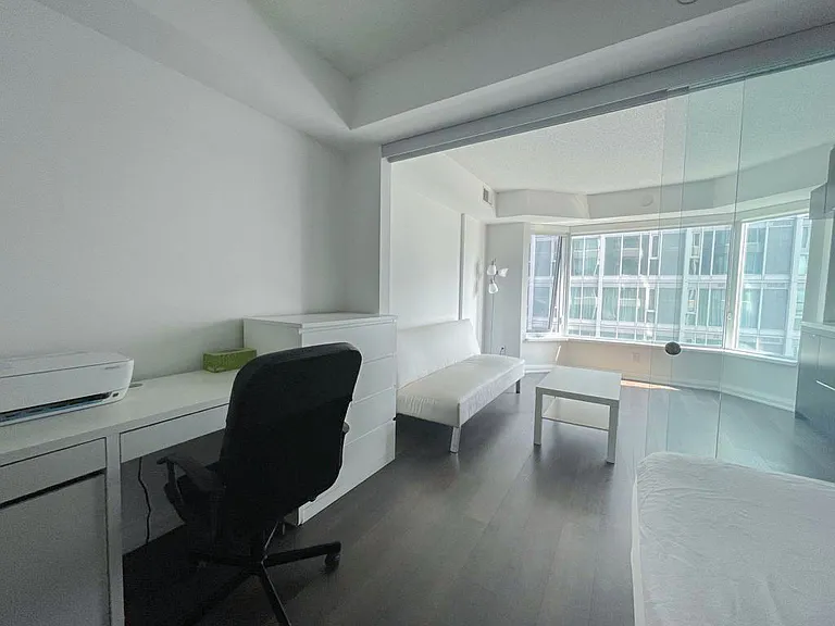 155 Yorkville Ave #2411 — Photo 5