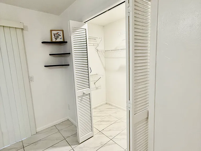 912 SE 13th St #3 — Photo 38