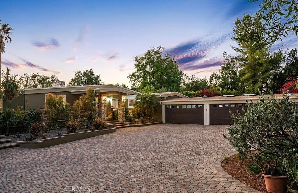 24361 Mulholland Hwy