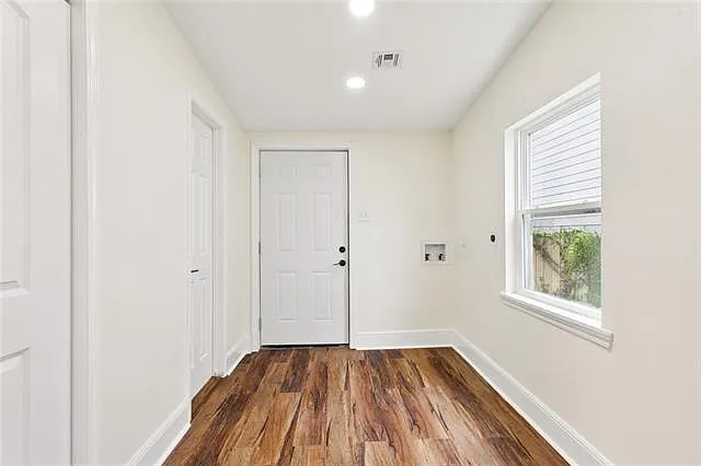 1729 Touro St — Photo 9