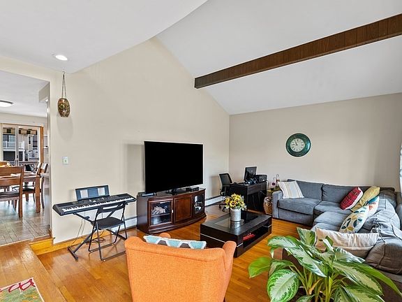 5th image of 115 Oakwood Ave