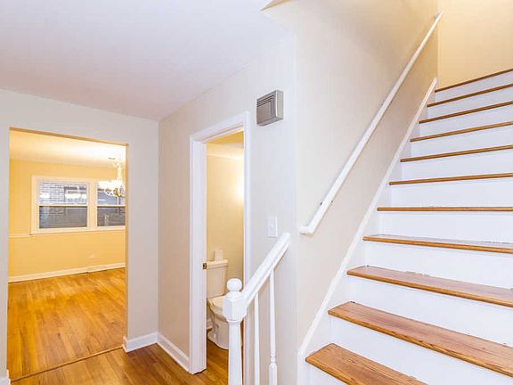 2nd image of 4119 Oakwood Ln
