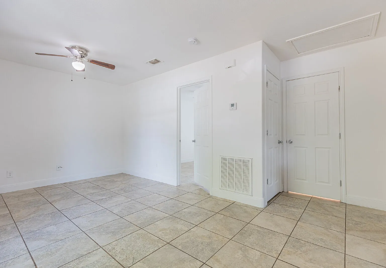 2 bed, 1.0 bath, 792 sqft, $850 — Photo 4
