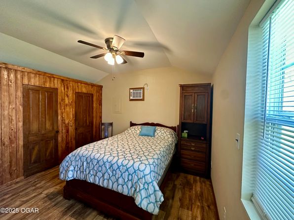 305 W Pine St, Cherokee, KS 66724