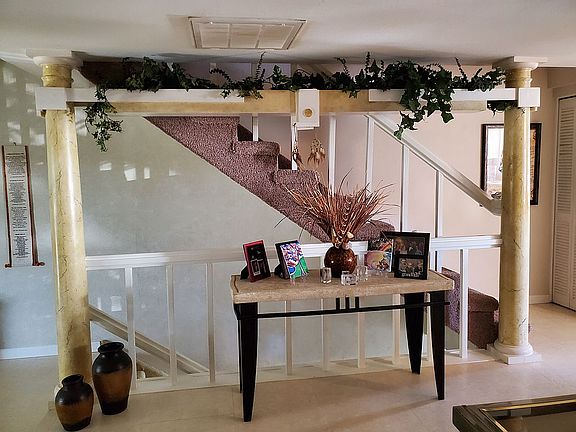 4th image of 255 Capri Cir N APT 6
