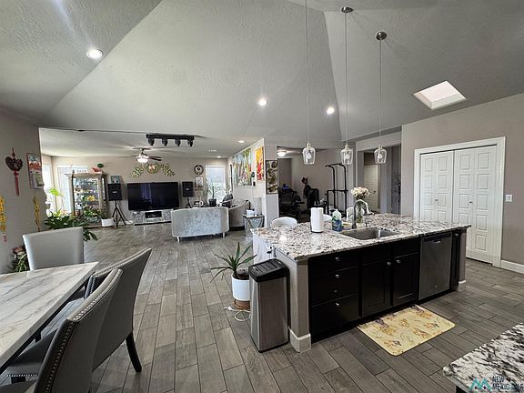 3rd image of 2513 W Bullock Ave