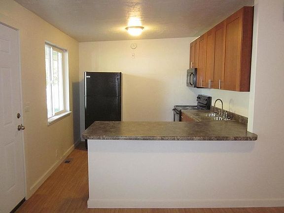 3rd image of 408 E Granite Ave