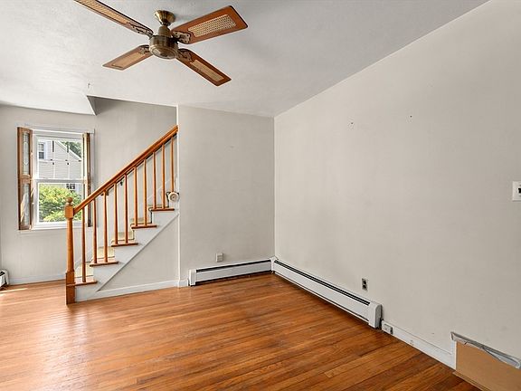 5th image of 35 Queen Cir